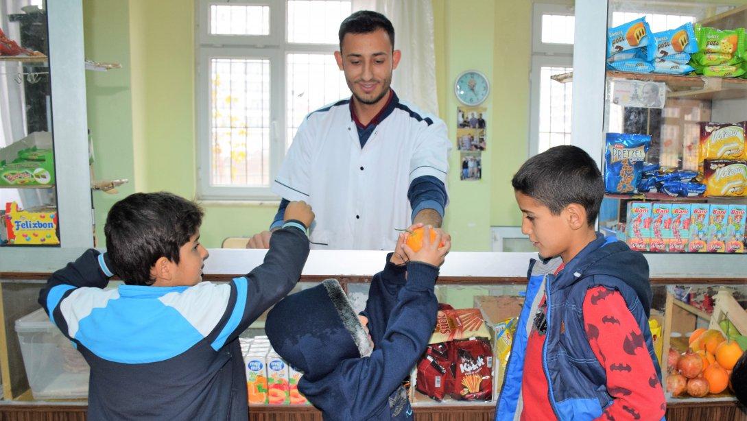 Selahaddin Eyyubi İlkokulu Beslenme Dostu Sertifikasının Hakkını Veriyor
